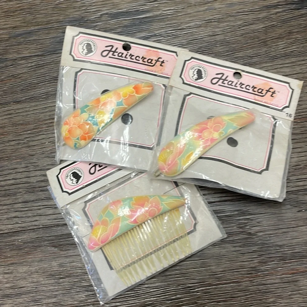 Vintage HAIRCRAFT Comb and Barrettes - Hair Clips NWT Hawaiian Print Design